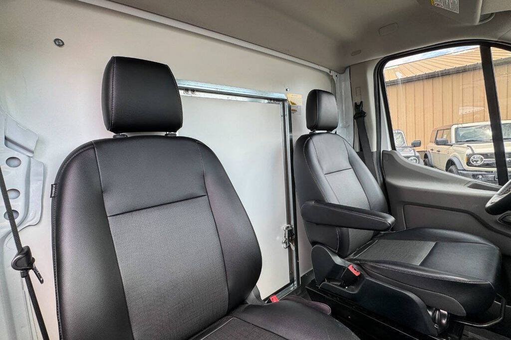 Used 2023 Ford E-Transit RWD image 15