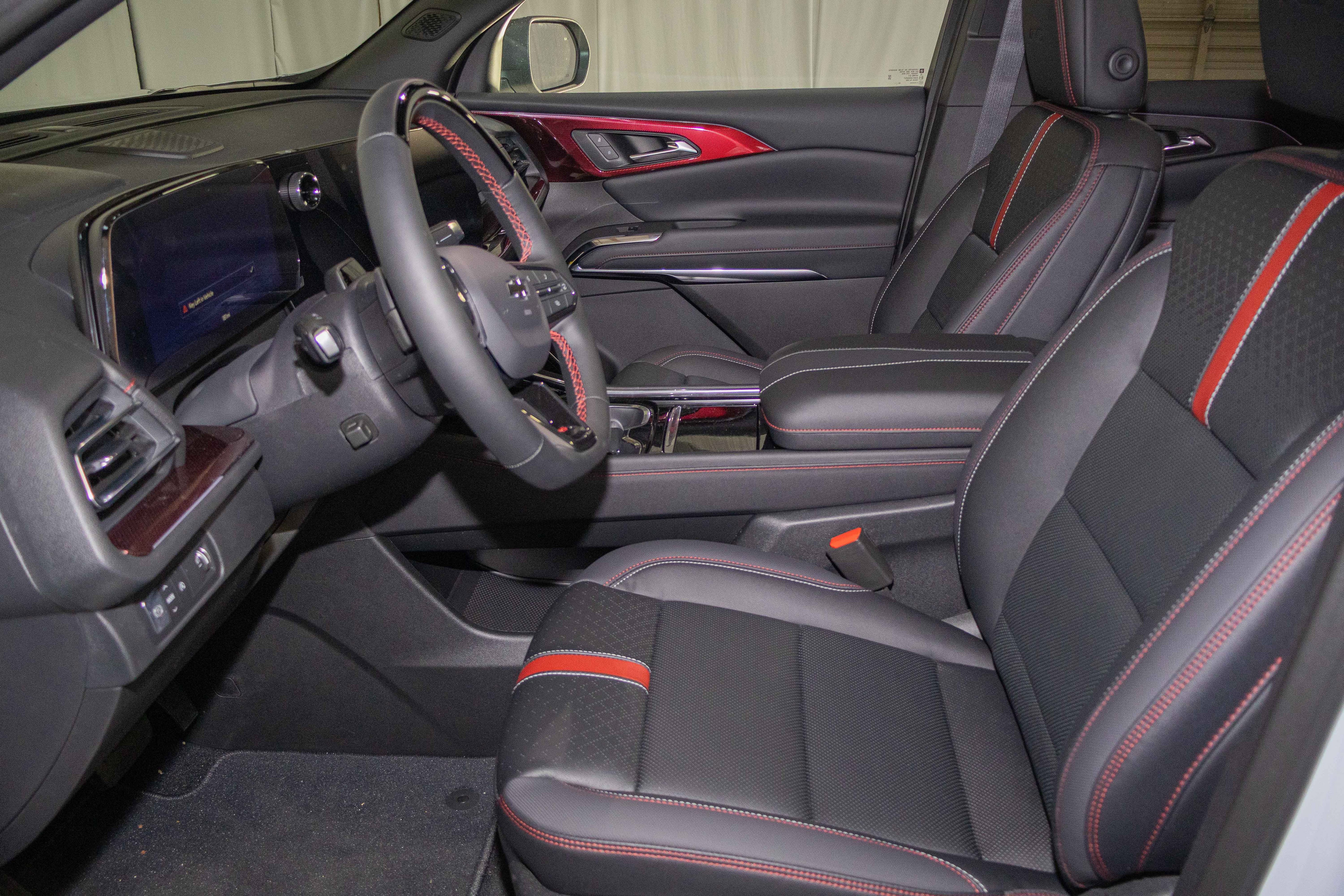 New 2026 Chevrolet Traverse RS w/ LPO, Floor Liner Package image 9