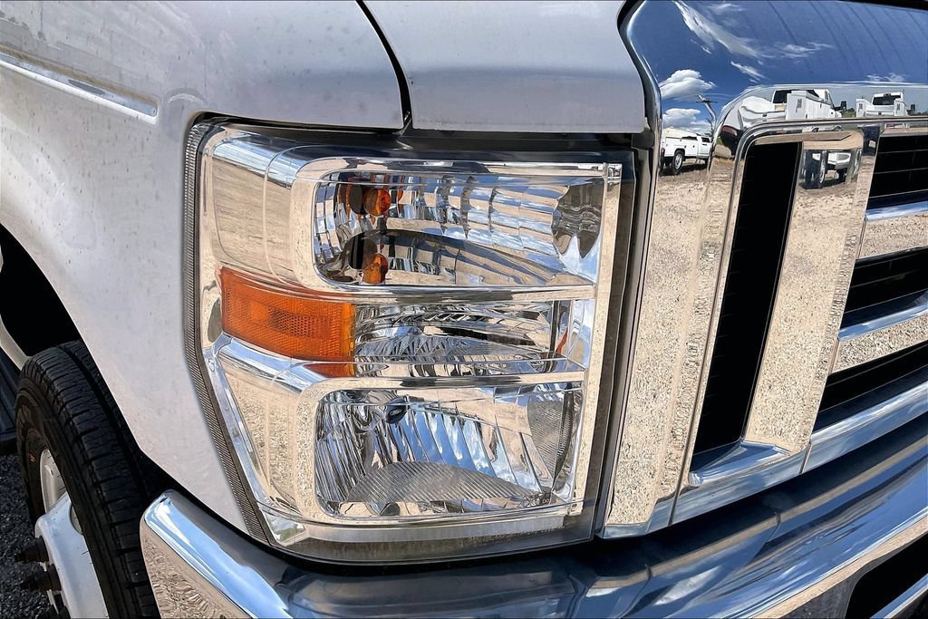 New 2024 Ford E-450 and Econoline 450 Super Duty w/ Power Windows & Locks Group RWD image 19
