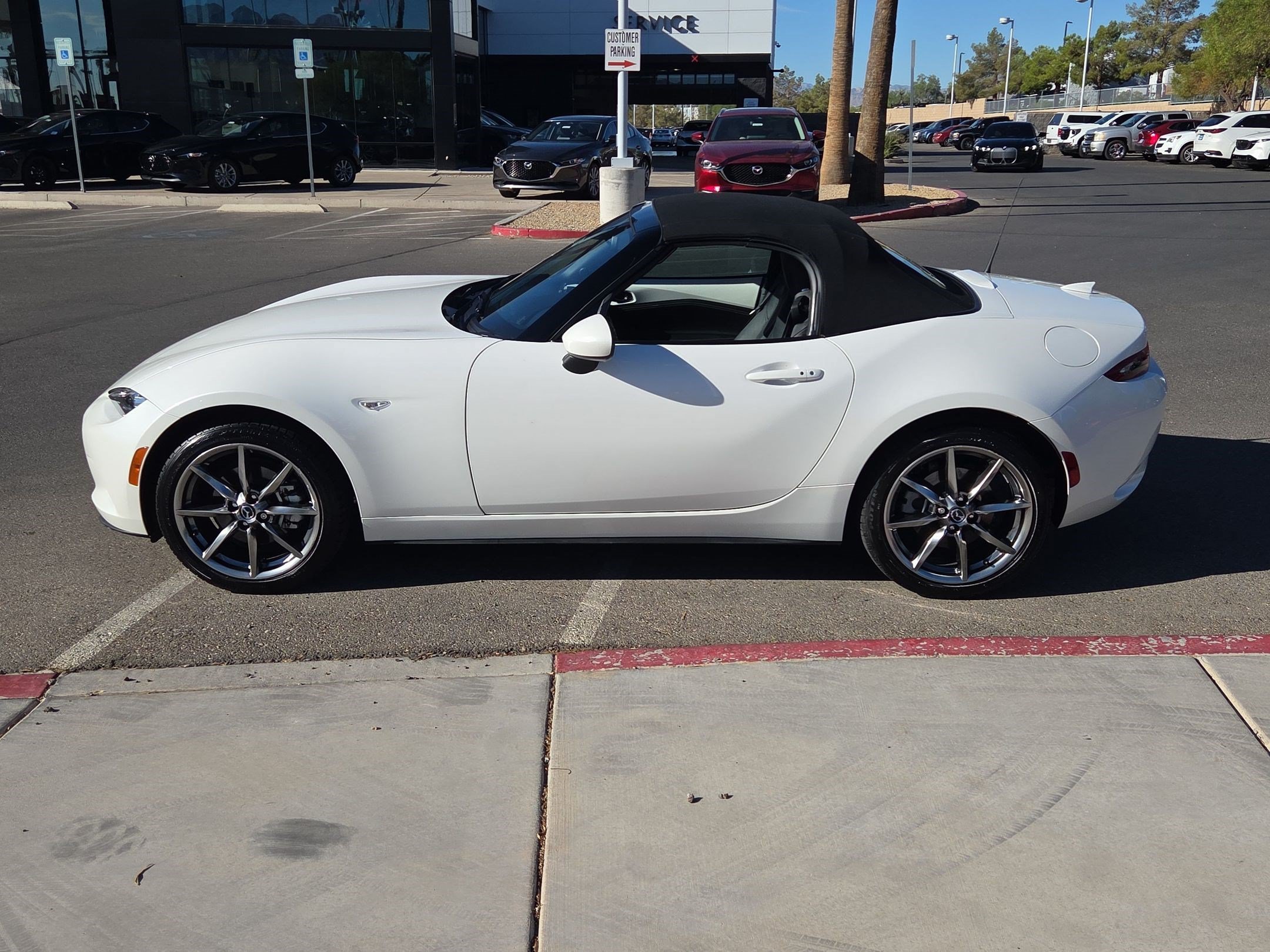 Used 2023 MAZDA MX-5 Miata Grand Touring w/ Weather Package RWD image 2