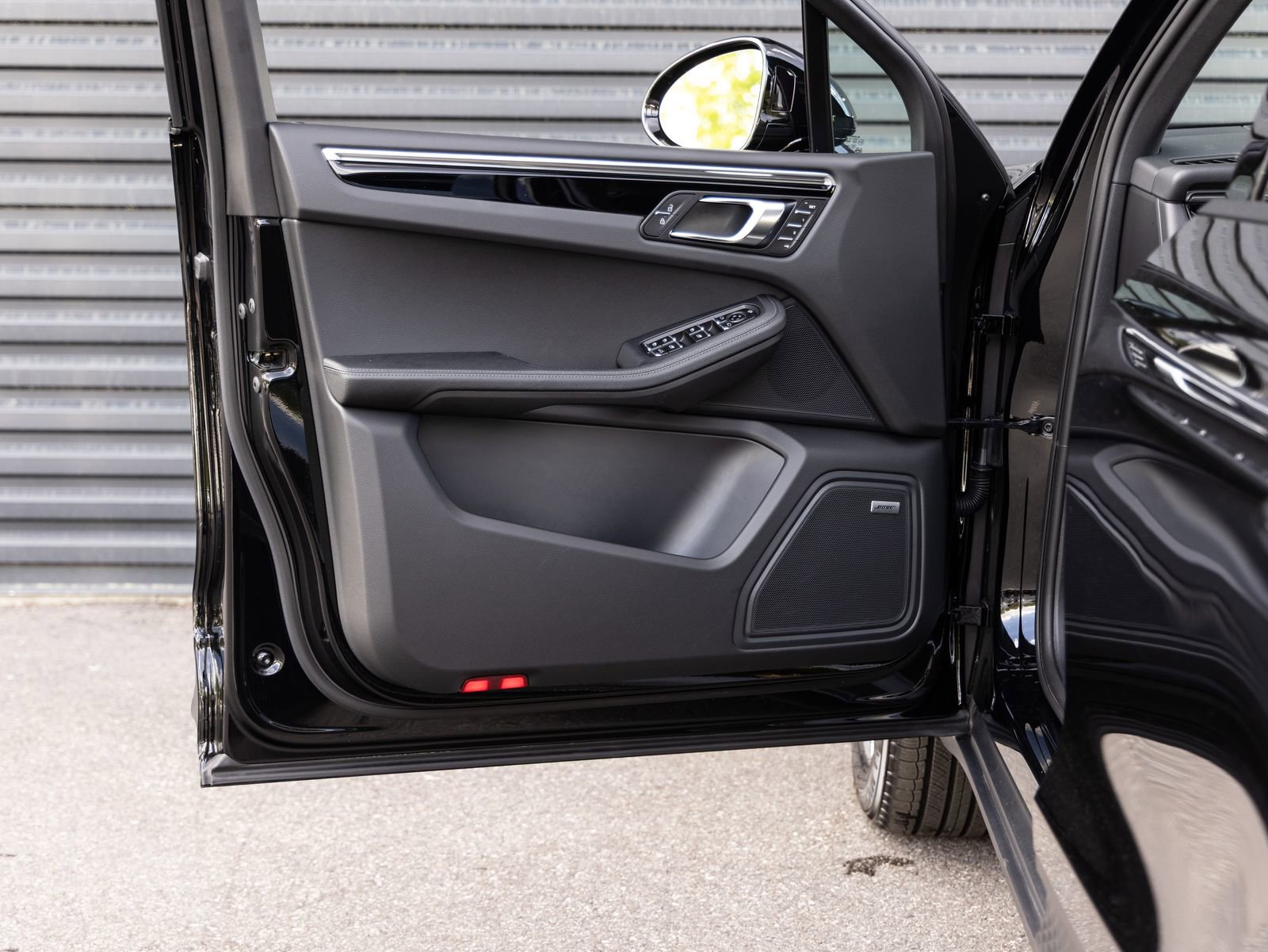 Certified 2025 Porsche Macan image 20