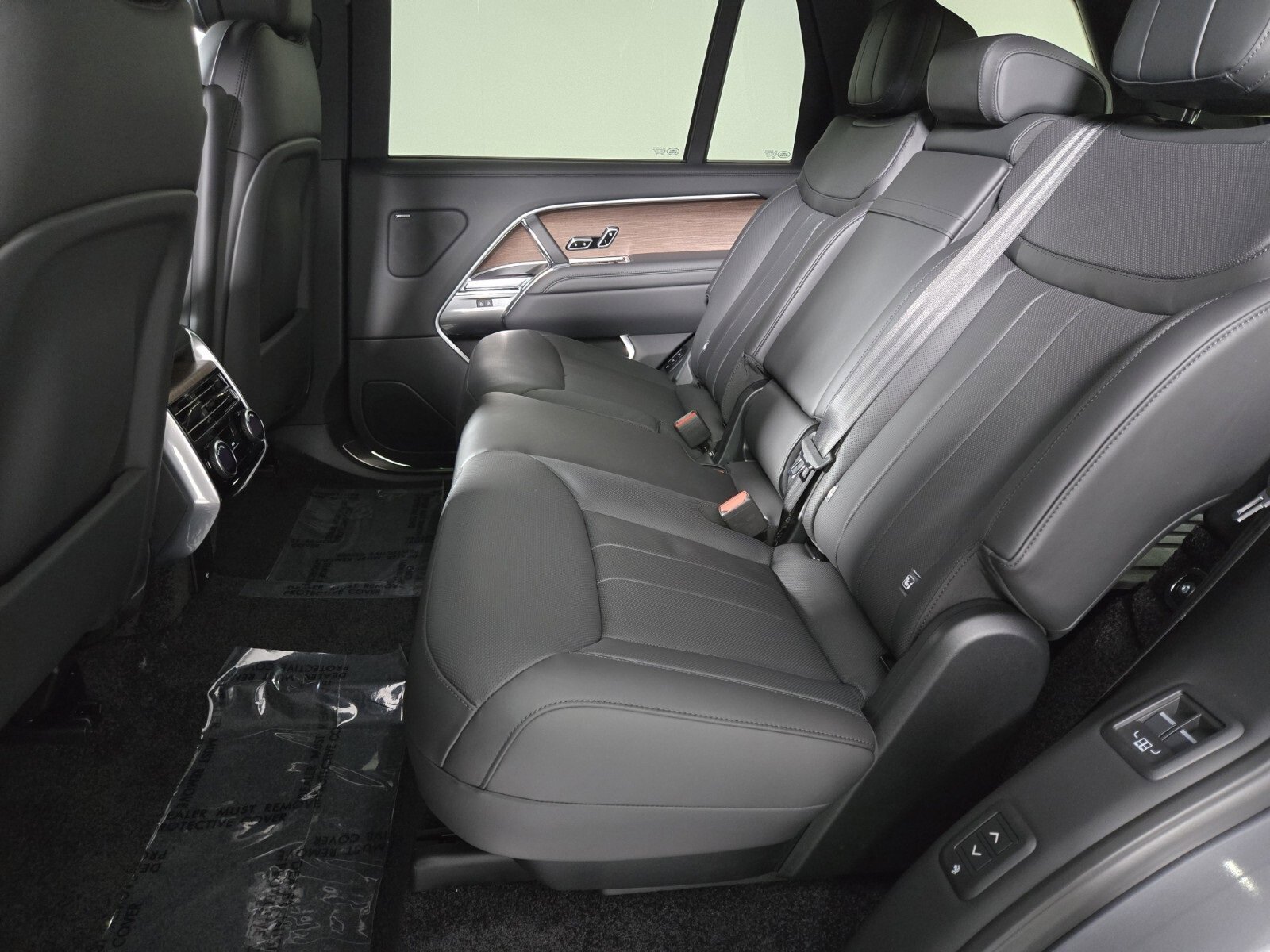 New 2025 Land Rover Range Rover Long Wheelbase SE image 5