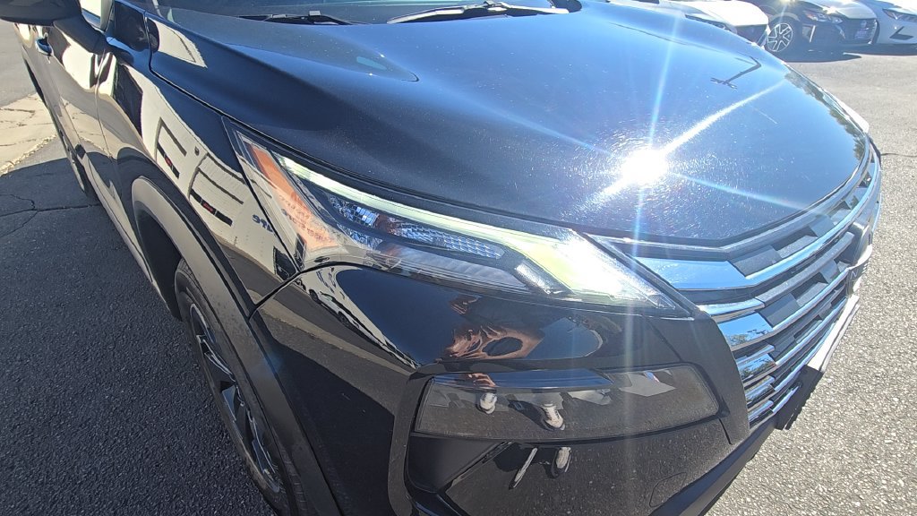 Used 2025 Nissan Rogue SV AWD/4WD image 29