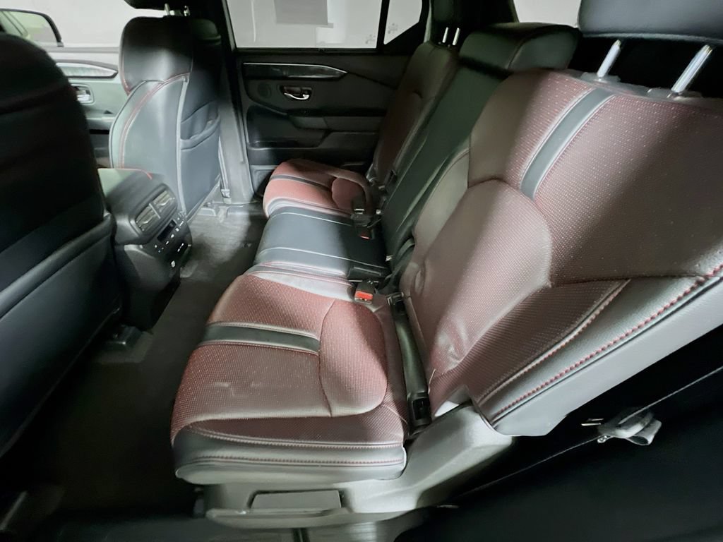 Used 2025 Honda Pilot Black Edition image 22