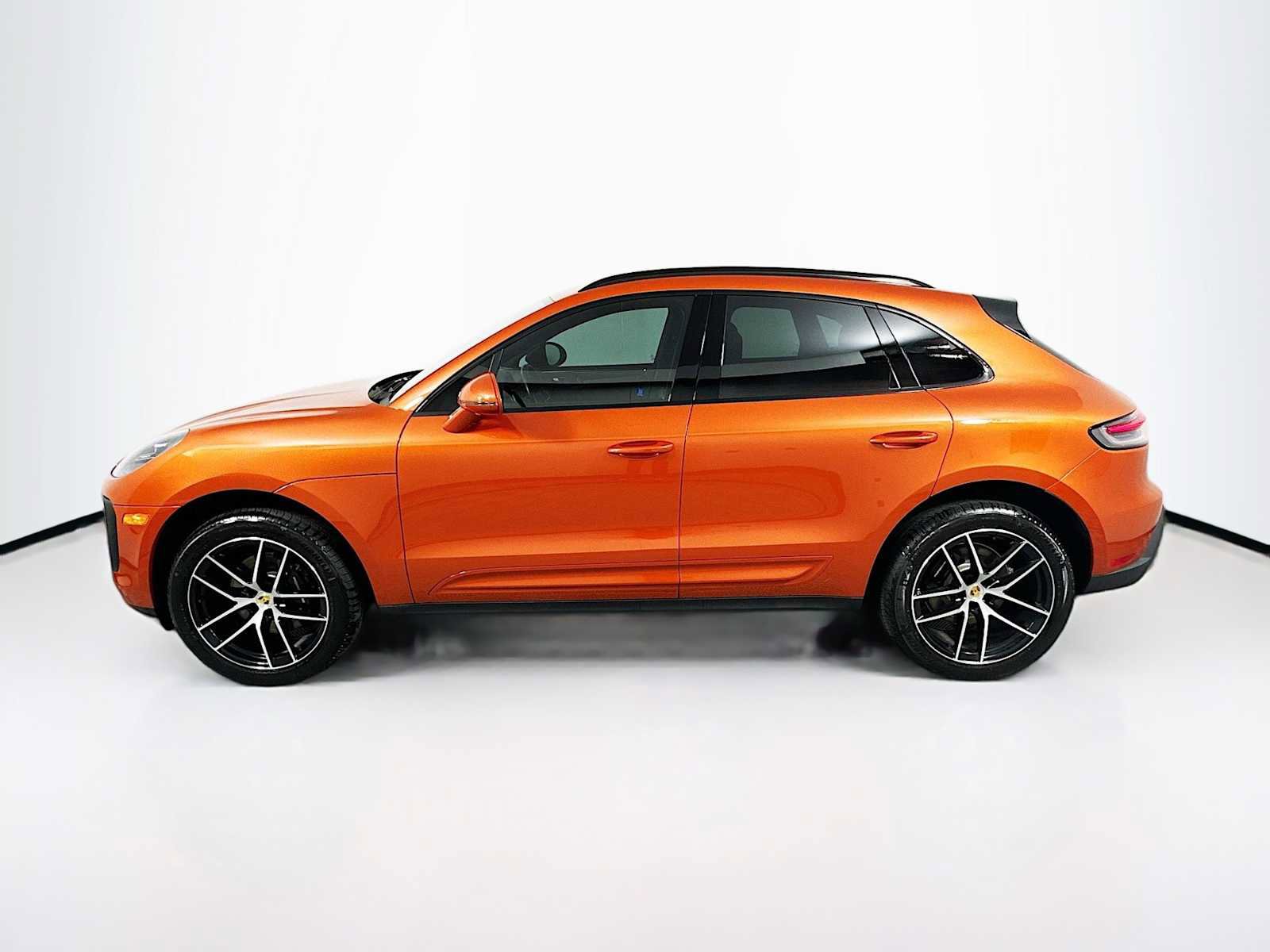 Certified 2024 Porsche Macan AWD/4WD image 2