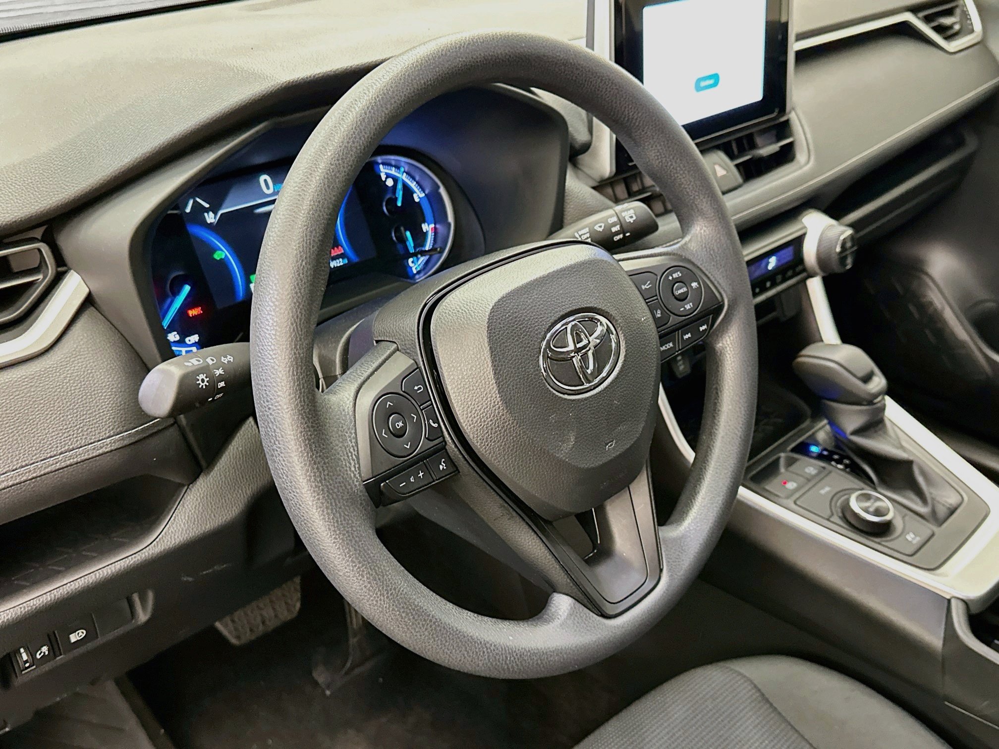Used 2025 Toyota RAV4 LE AWD/4WD image 18