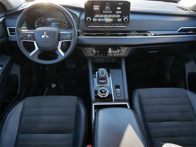 Used 2023 Mitsubishi Outlander SE image 11
