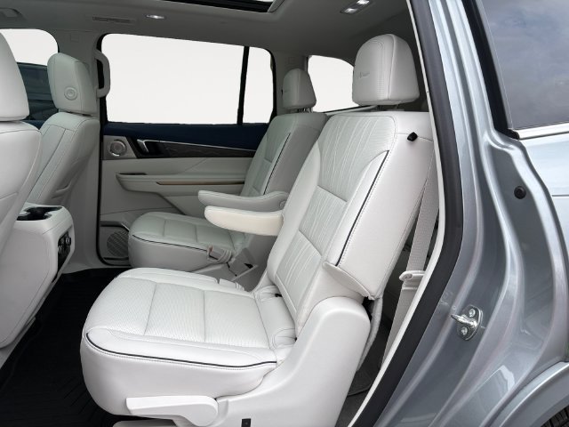 Used 2025 Buick Enclave Avenir w/ Super Cruise Package FWD image 7