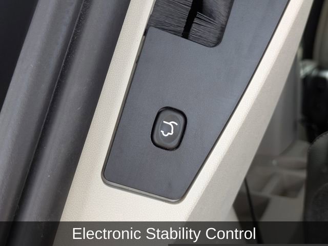 Used 2016 Chrysler Town & Country Touring-L FWD image 16