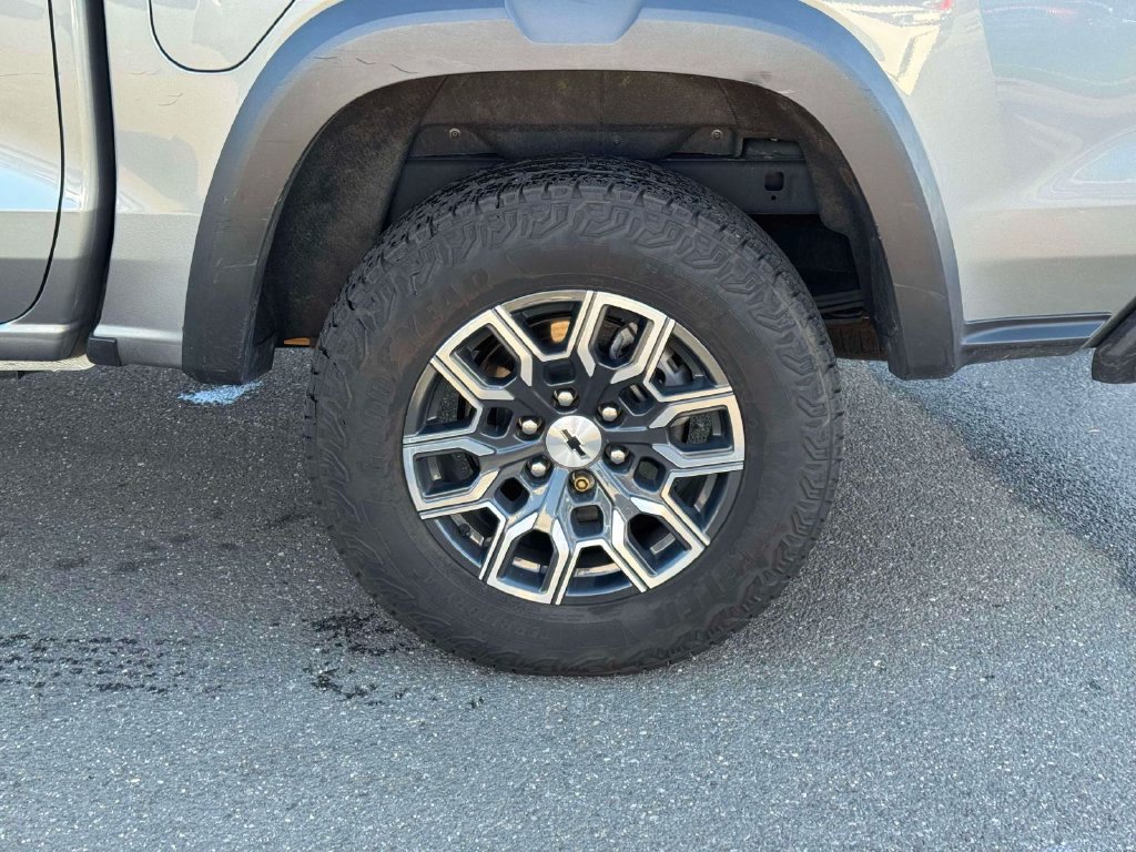 Used 2024 Chevrolet Colorado Z71 w/ Z71 Convenience Package 2 AWD/4WD image 11