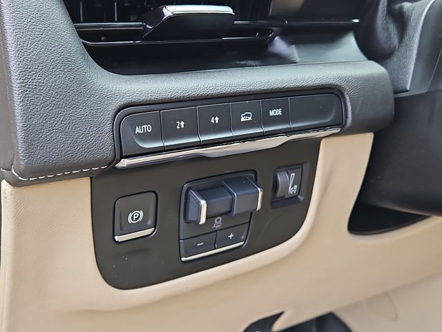 Used 2021 Cadillac Escalade Premium Luxury w/ Performance Package AWD/4WD image 23