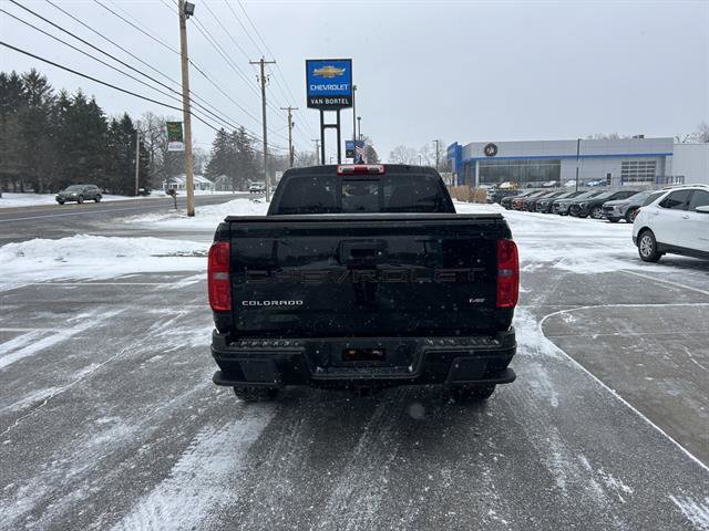 Certified 2022 Chevrolet Colorado Z71 w/ Z71 Midnight Edition image 4