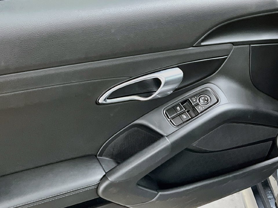 Certified 2025 Porsche 718 Cayman S RWD image 18