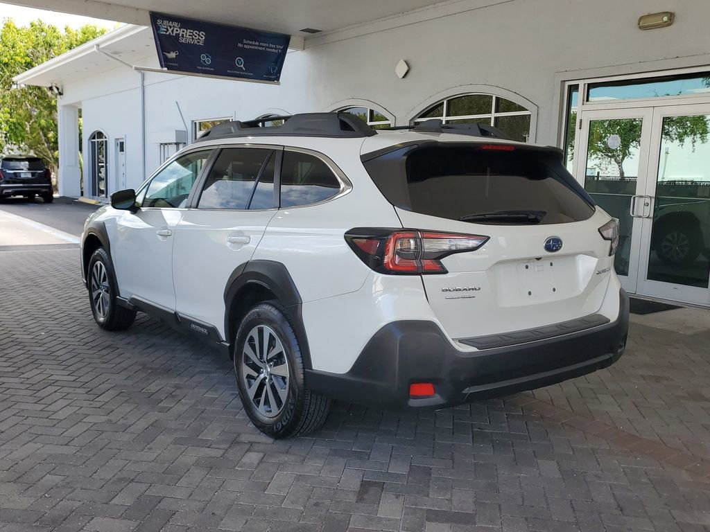 Used 2023 Subaru Outback Premium AWD/4WD image 3