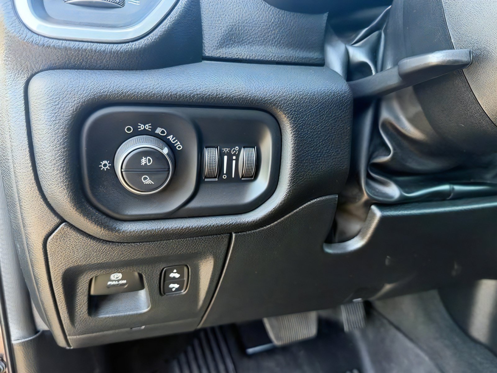 Used 2023 RAM 1500 Laramie AWD/4WD image 23