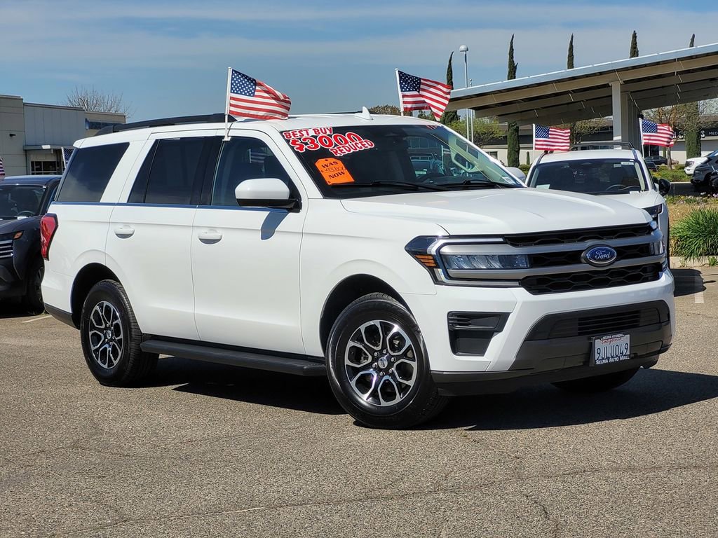 Used 2024 Ford Expedition XLT image 2