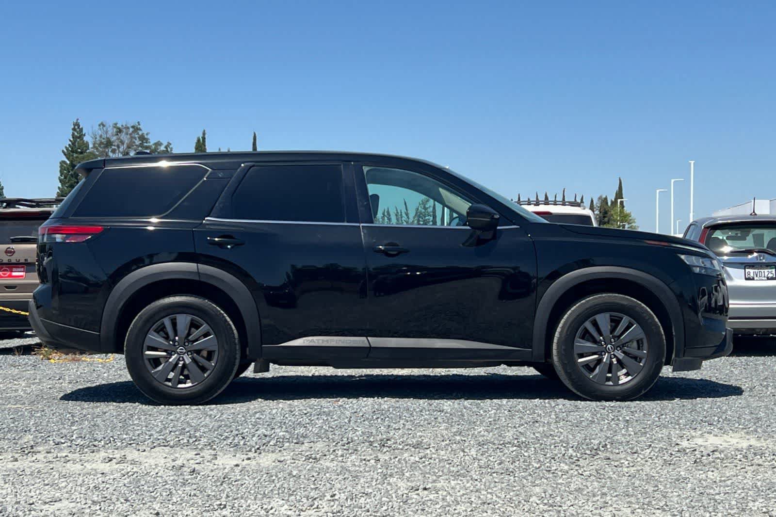 Used 2022 Nissan Pathfinder S FWD image 9