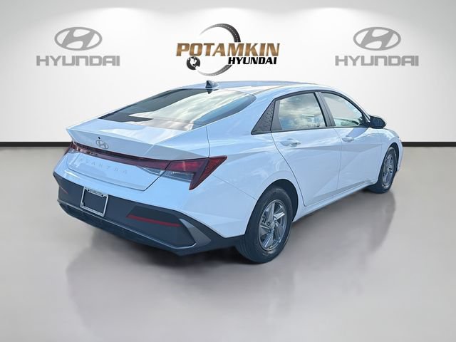 New 2026 Hyundai Elantra SE FWD image 5
