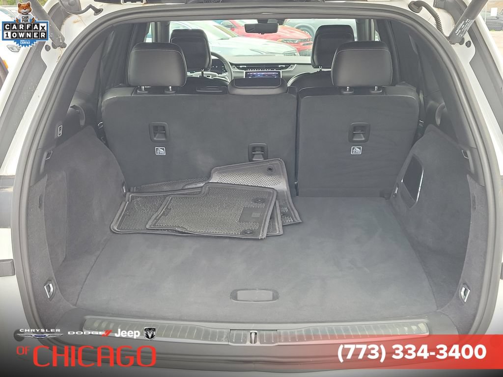 Used 2024 Jeep Grand Cherokee Overland w/ Luxury Tech Group IV AWD/4WD image 8