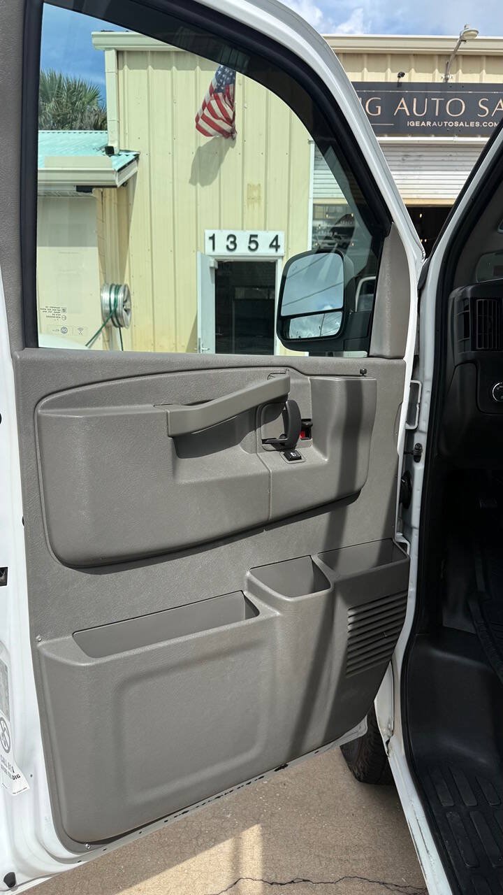 Used 2018 Chevrolet Express 2500 w/ Driver Convenience Package RWD image 10