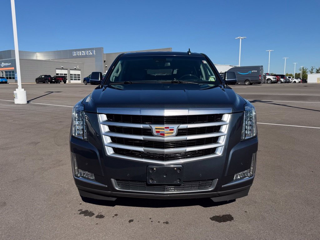 Used 2019 Cadillac Escalade ESV Luxury AWD/4WD image 2