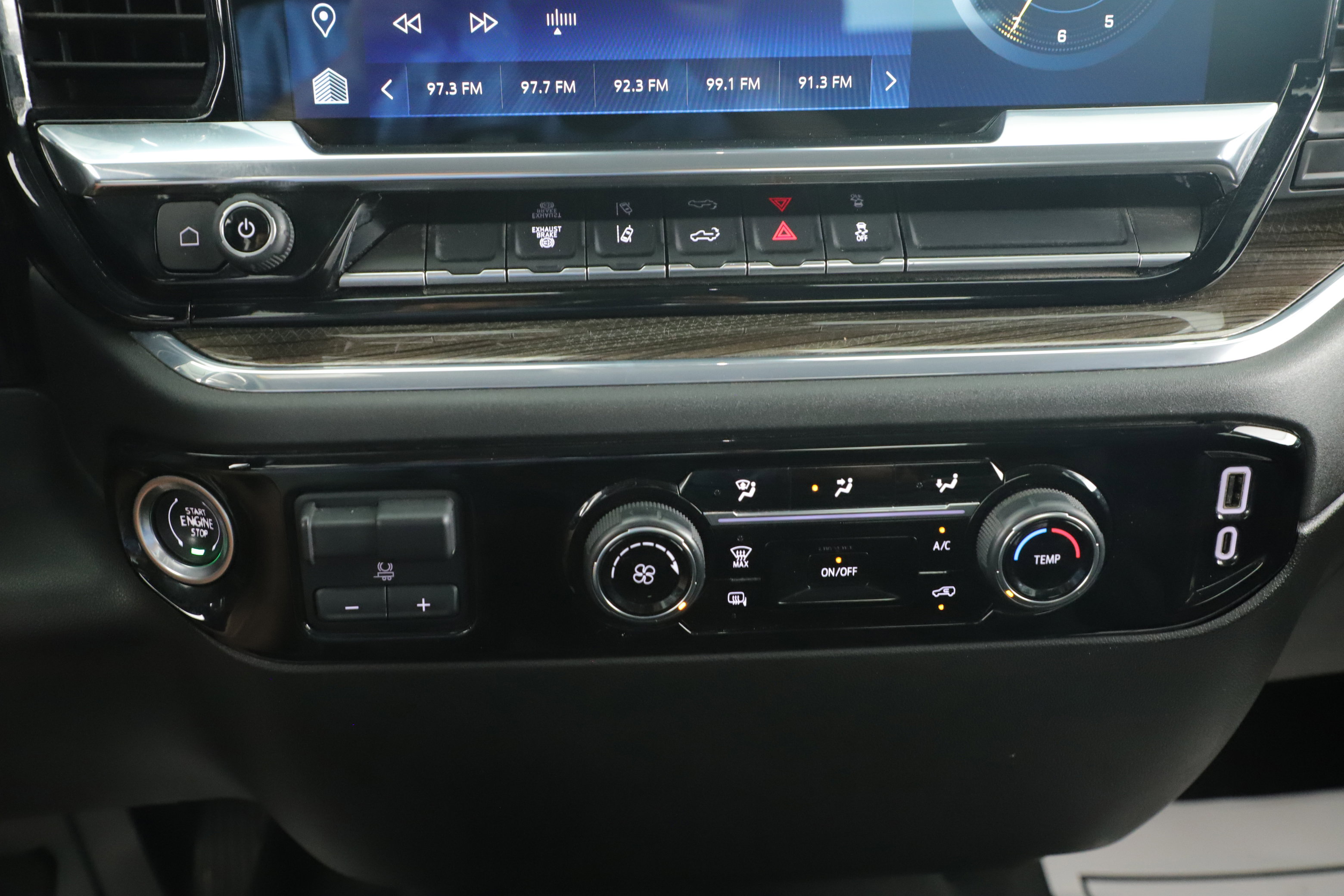 Used 2024 Chevrolet Silverado 2500 LT image 6