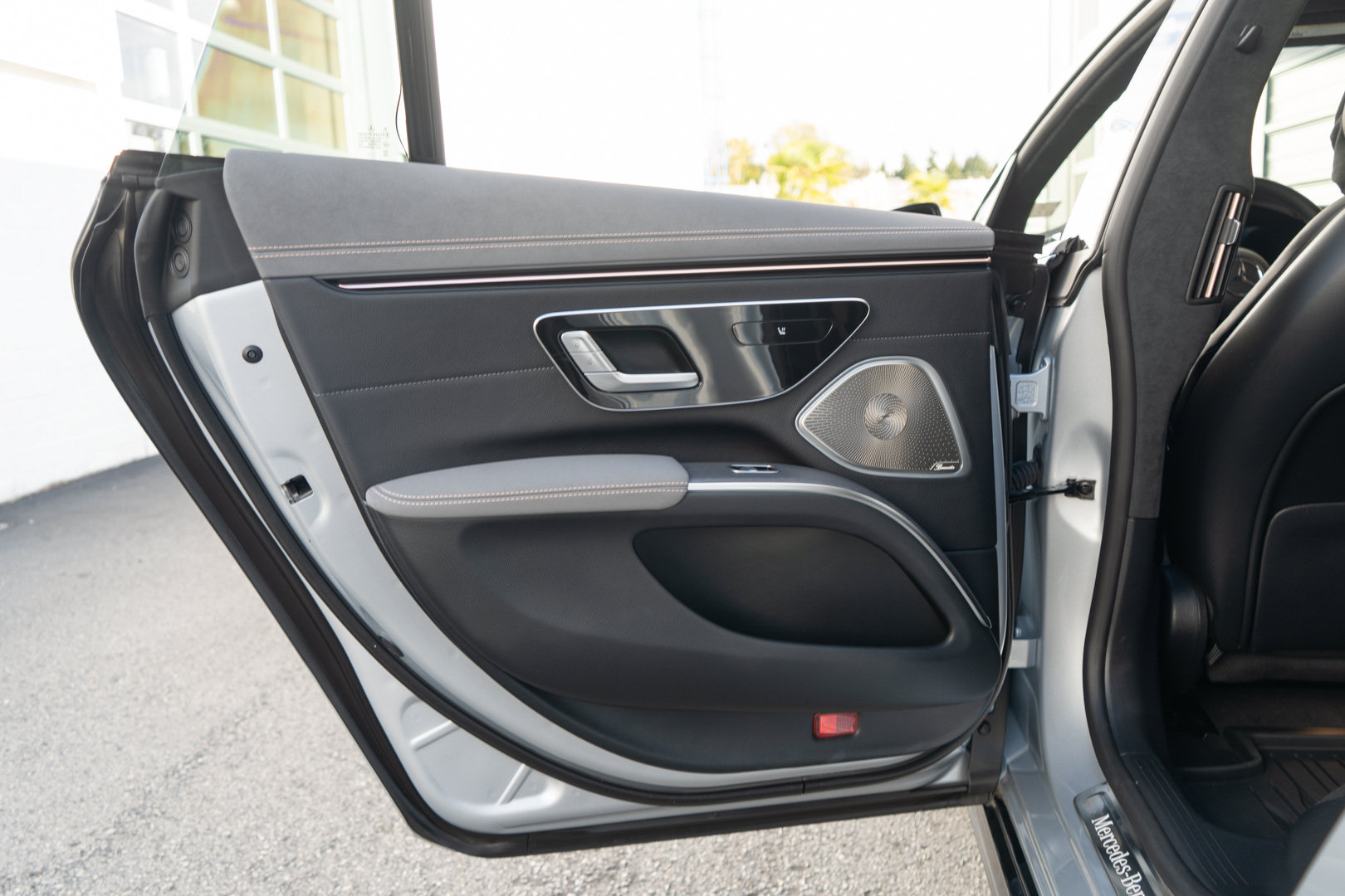 Used 2023 Mercedes-Benz EQS 580 4MATIC Sedan w/ Exclusive Trim Package image 29