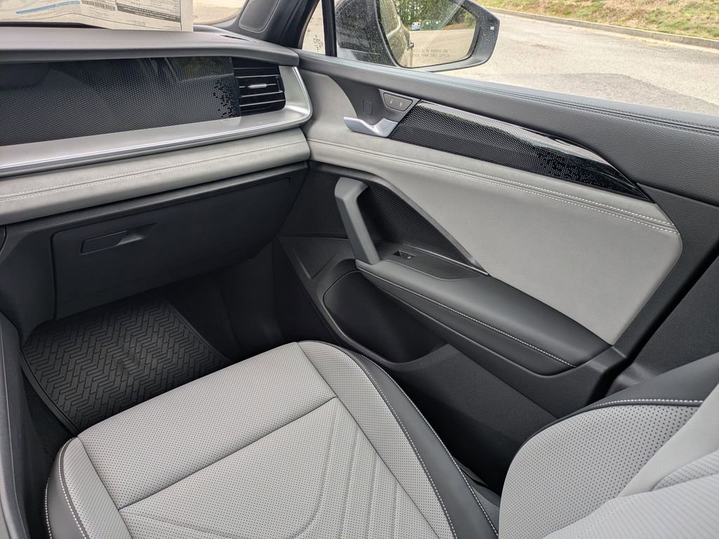 New 2026 Volkswagen Tiguan SE R-Line AWD/4WD image 16