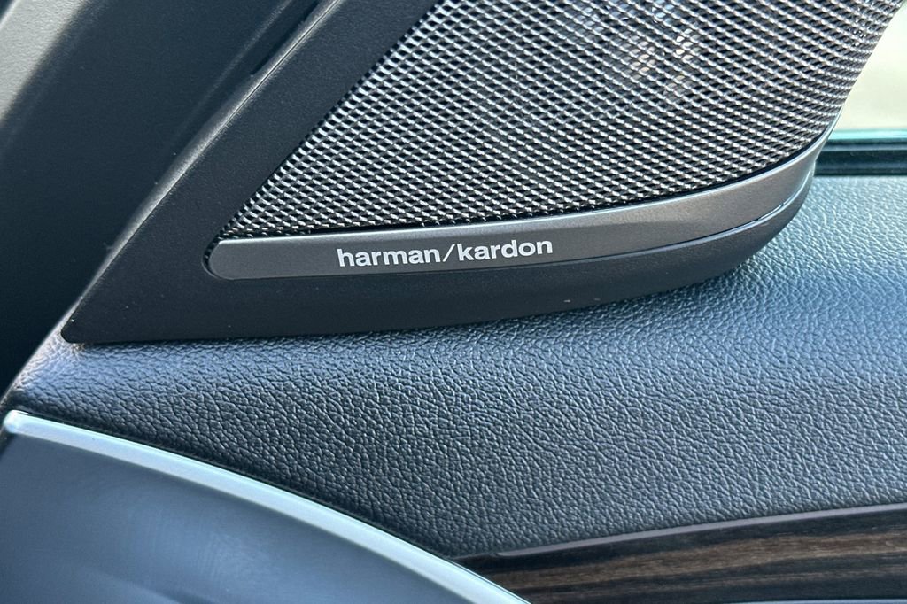 Used 2023 BMW 530e w/ Executive Package image 19