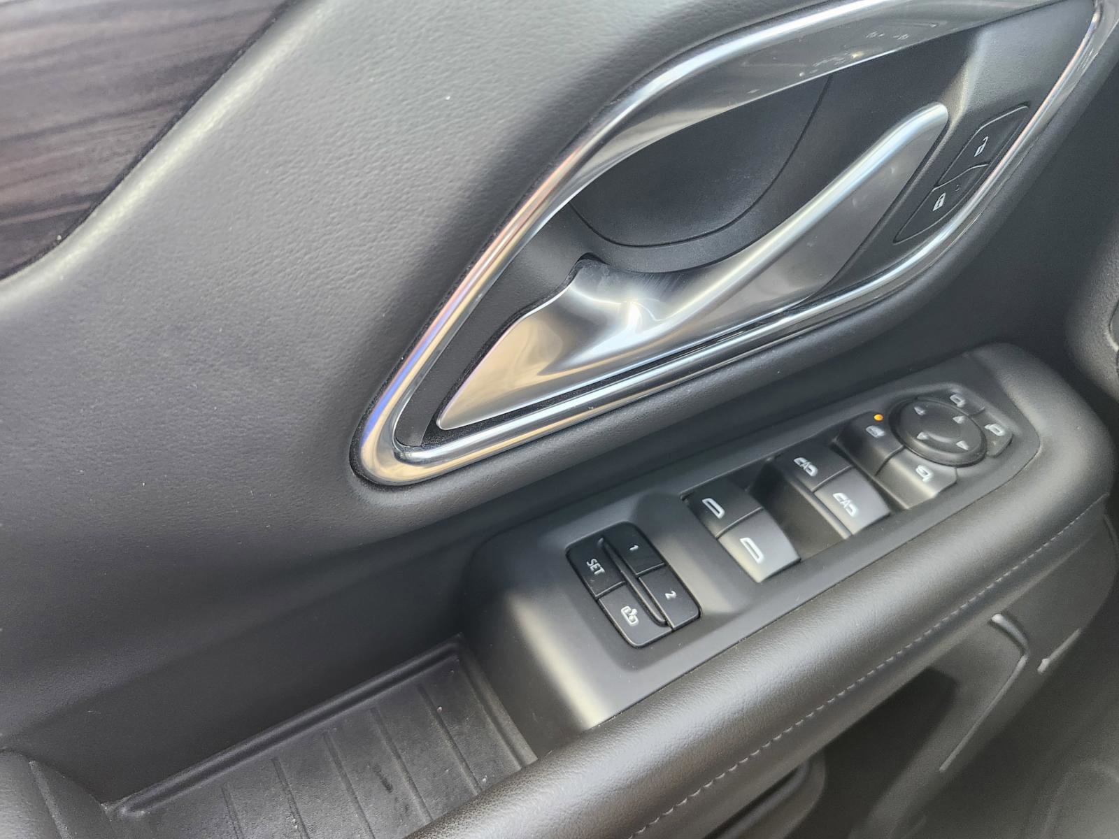 Used 2022 Chevrolet Tahoe LT w/ Luxury Package image 17