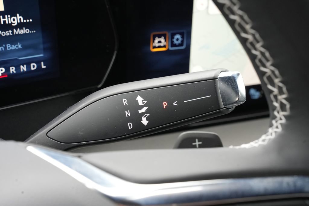 Used 2025 Chevrolet Traverse LT w/ Midnight/Sport Edition FWD image 12