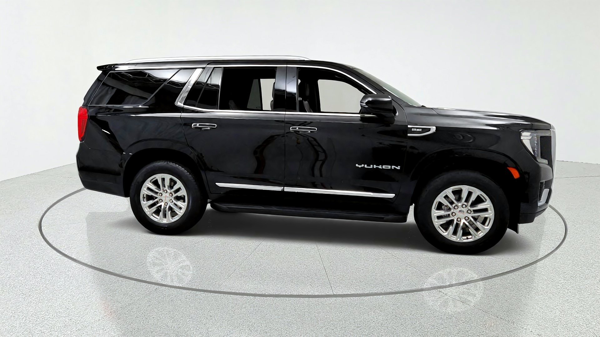 Used 2023 GMC Yukon SLT w/ SLT Premium Package AWD/4WD image 6