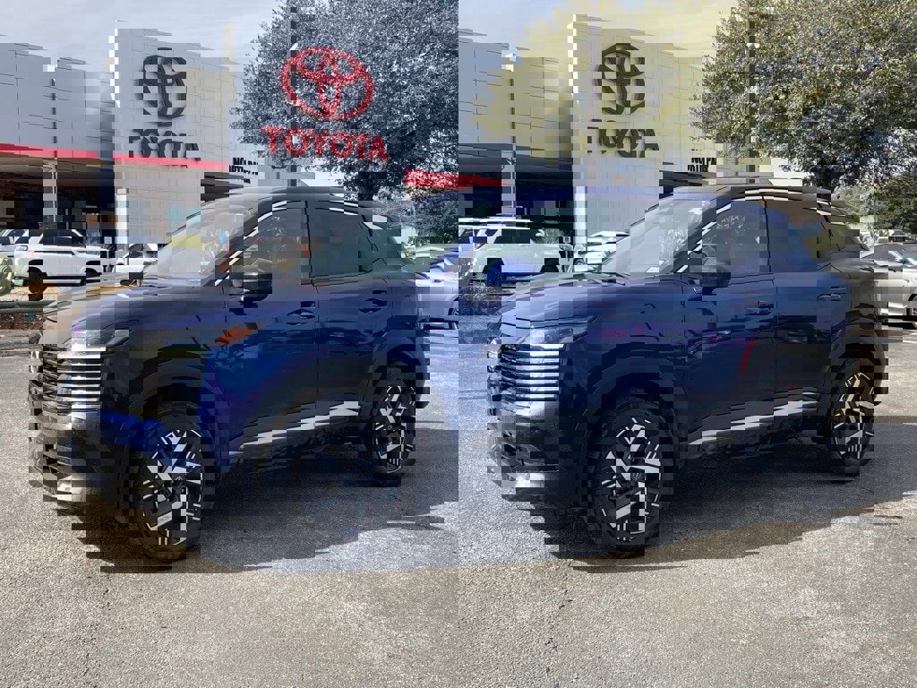 Used 2025 Nissan Kicks SV image 1