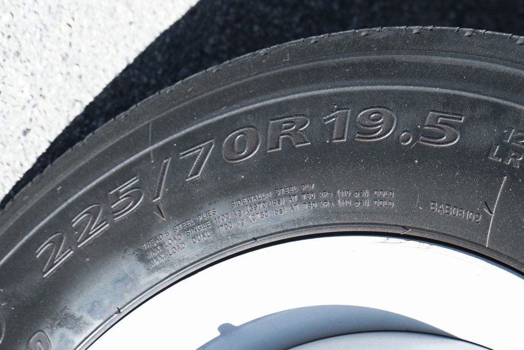 Used 2017 Ford F550 2WD Regular Cab Super Duty image 42