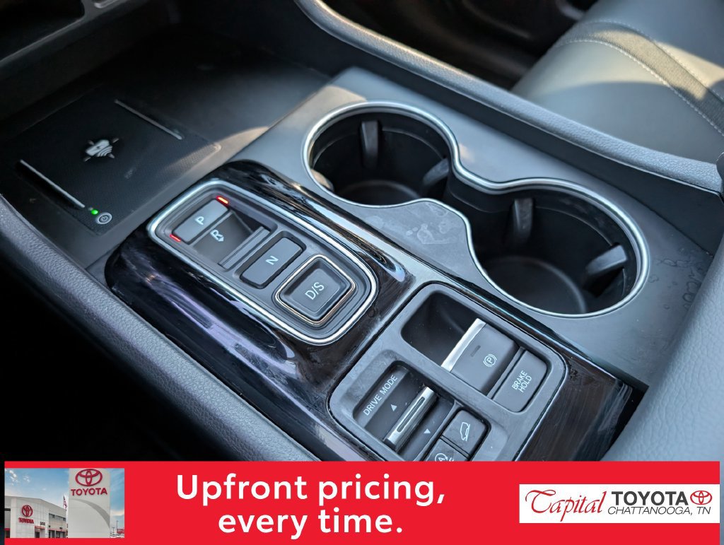 Used 2024 Honda Pilot Touring image 23