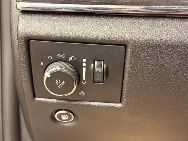 Used 2019 Jeep Grand Cherokee Overland AWD/4WD image 14