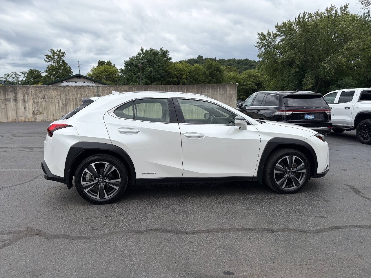 Used 2019 Lexus UX 250h w/ Premium Package AWD/4WD image 10