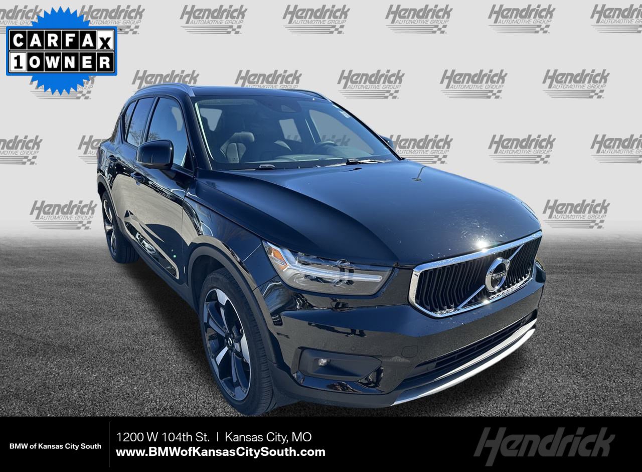 Used 2022 Volvo XC40 T5 Momentum w/ Premium Package image 1