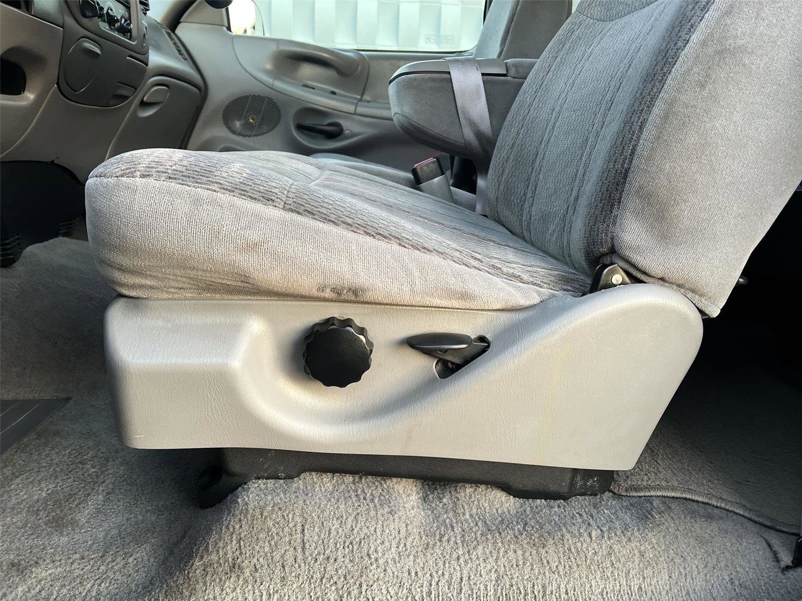 Used 1998 Ford F150 XLT image 12