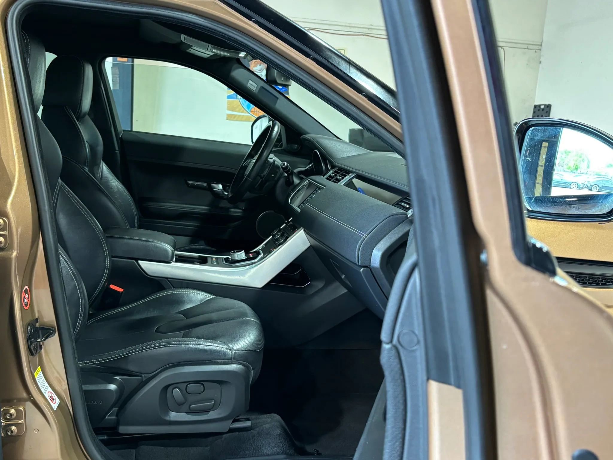 Used 2014 Land Rover Range Rover Evoque Dynamic image 13