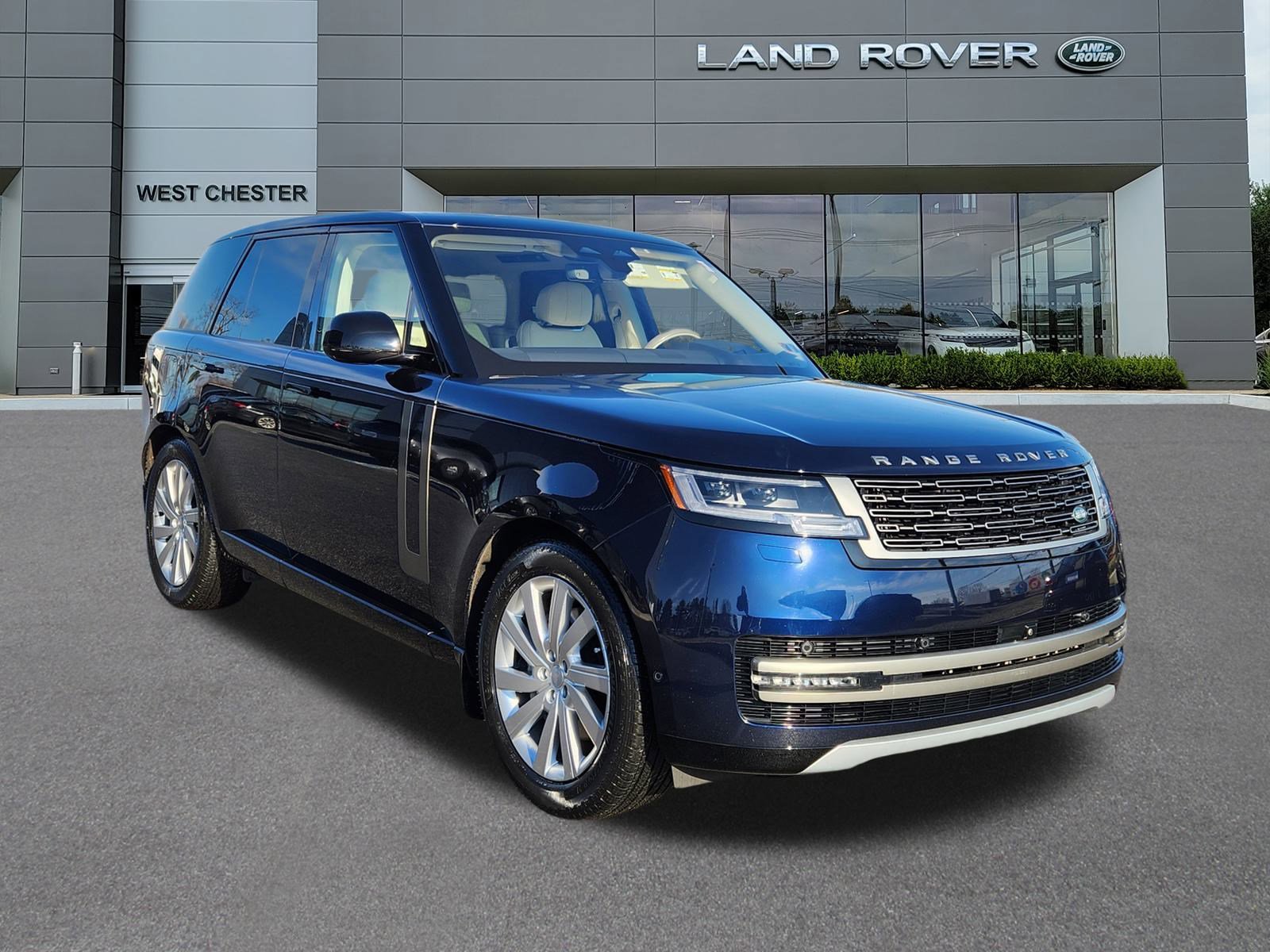 Used 2023 Land Rover Range Rover SE image 2