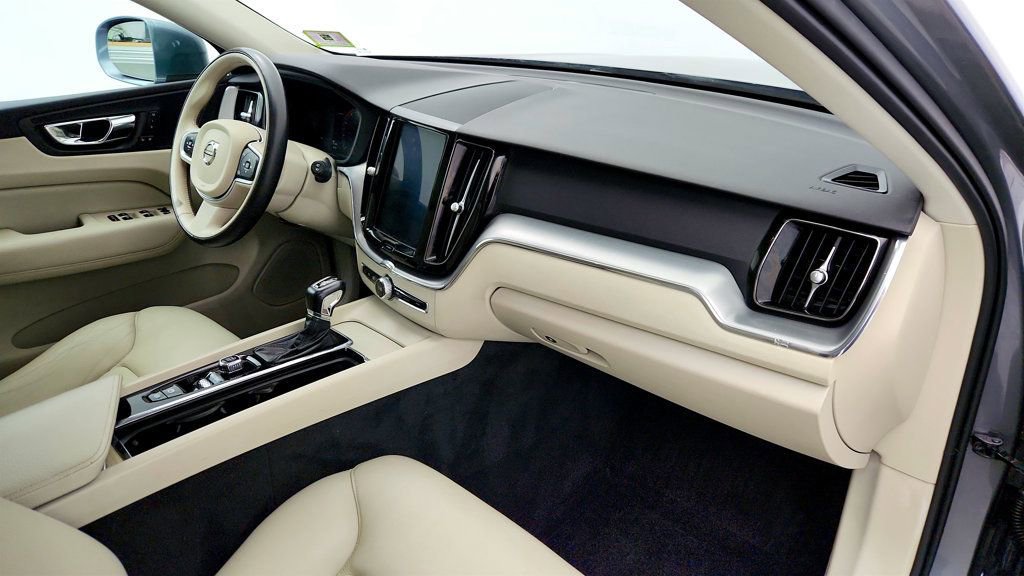 Used 2019 Volvo XC60 T5 Momentum w/ Premium Package AWD/4WD image 24