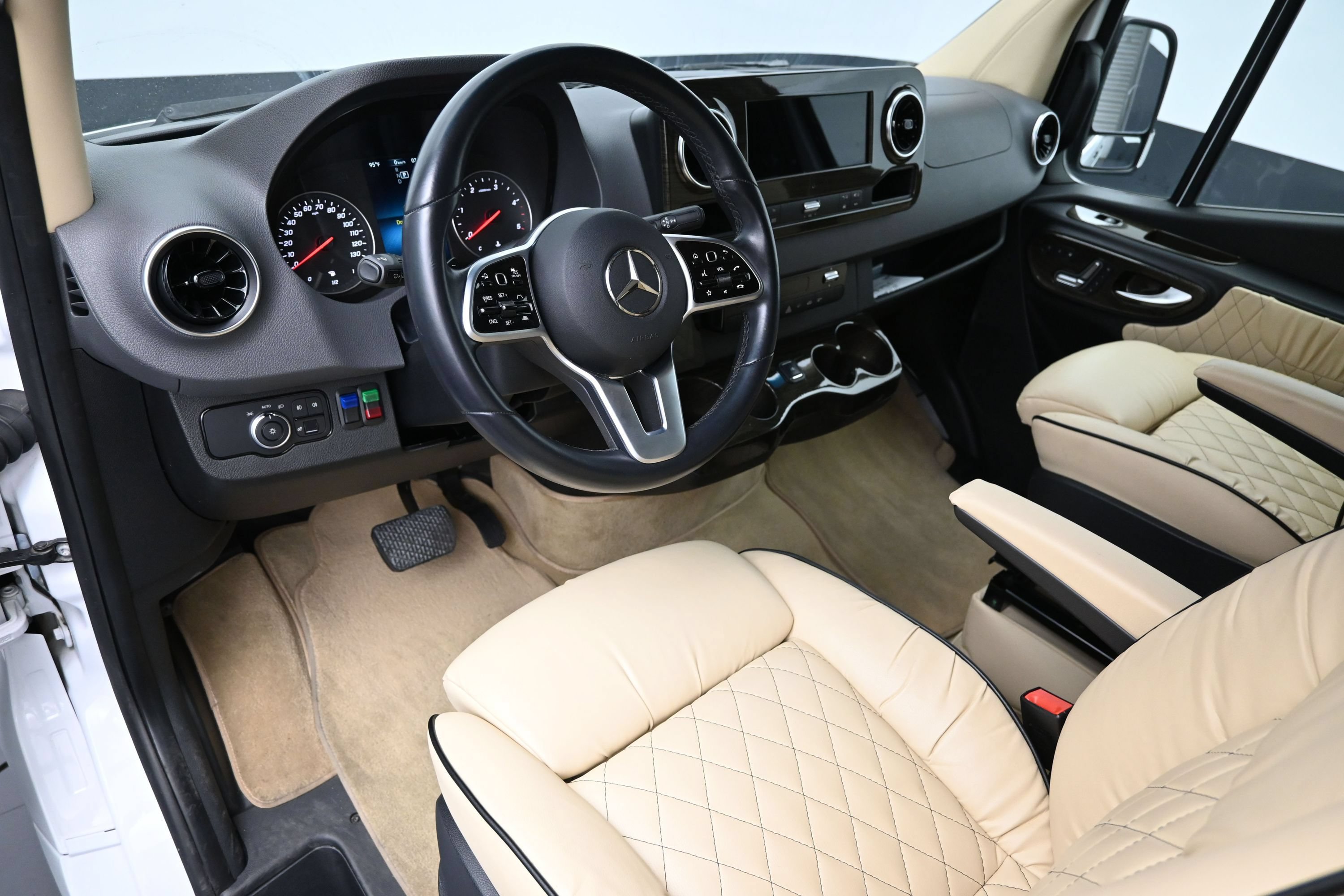 Used 2020 Mercedes-Benz Sprinter 2500 image 10