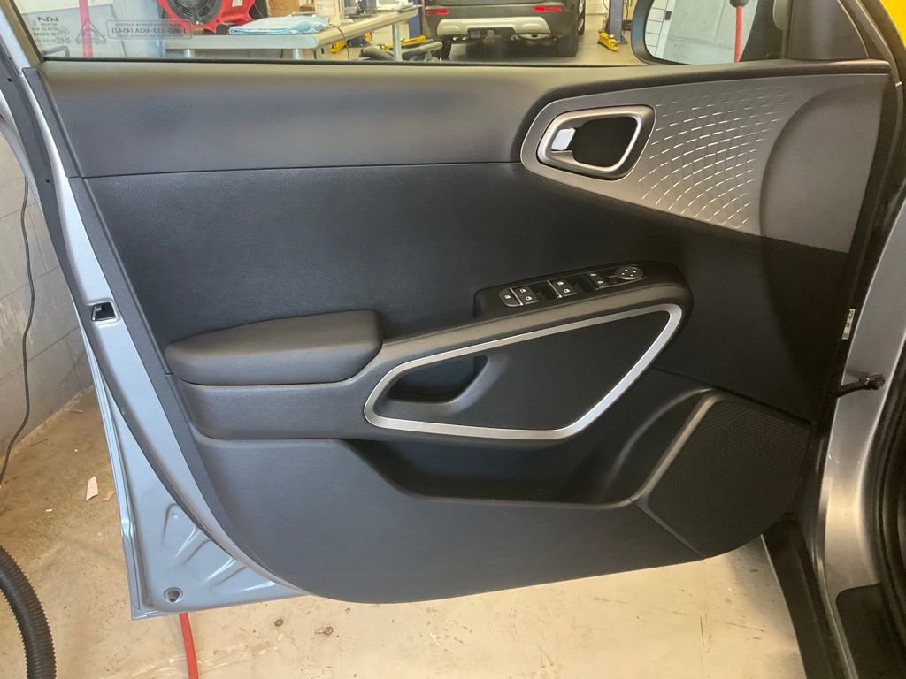 Used 2025 Kia Soul LX FWD image 10