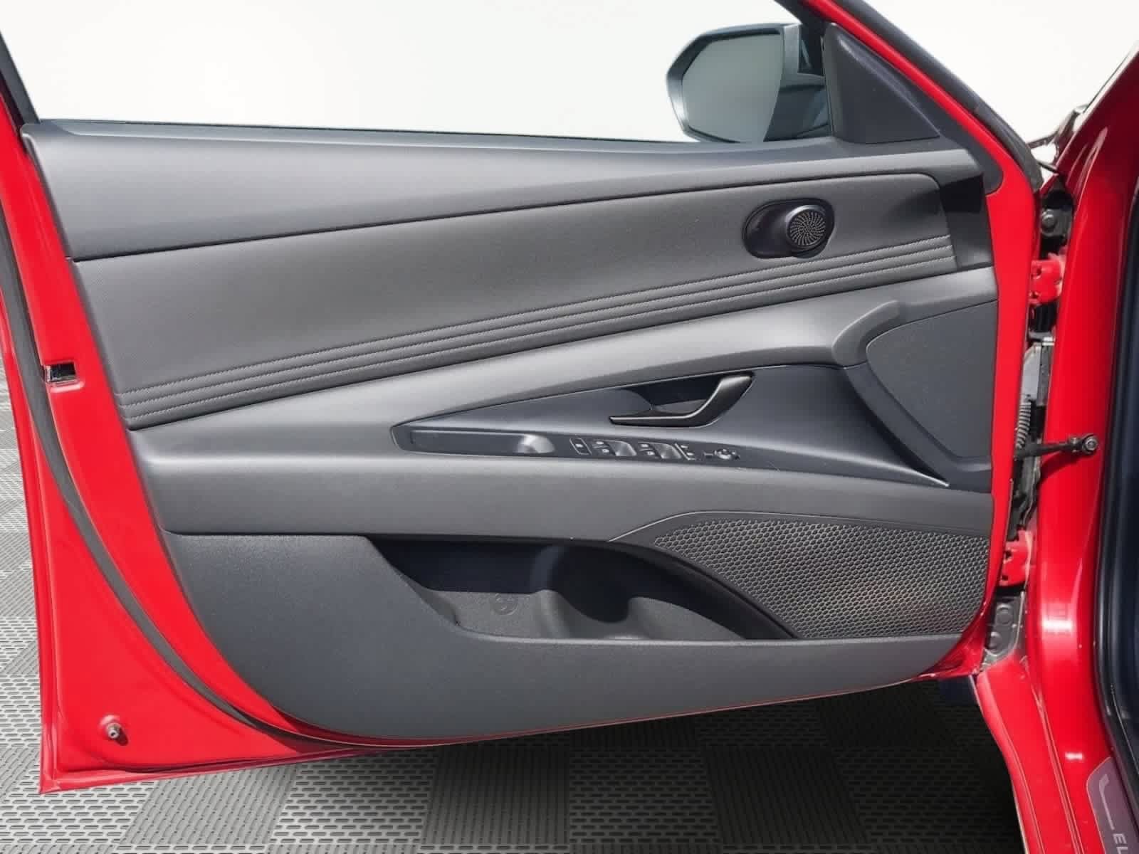 Used 2025 Hyundai Elantra SEL FWD image 25
