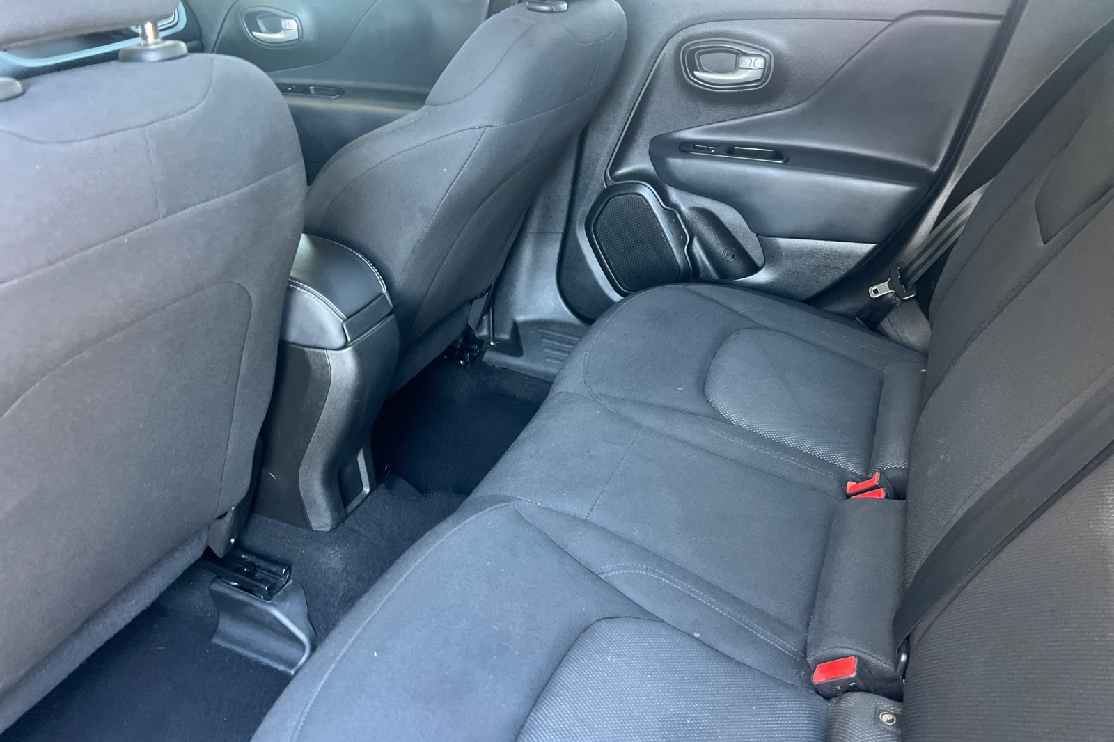 Used 2023 Jeep Renegade Latitude AWD/4WD image 15