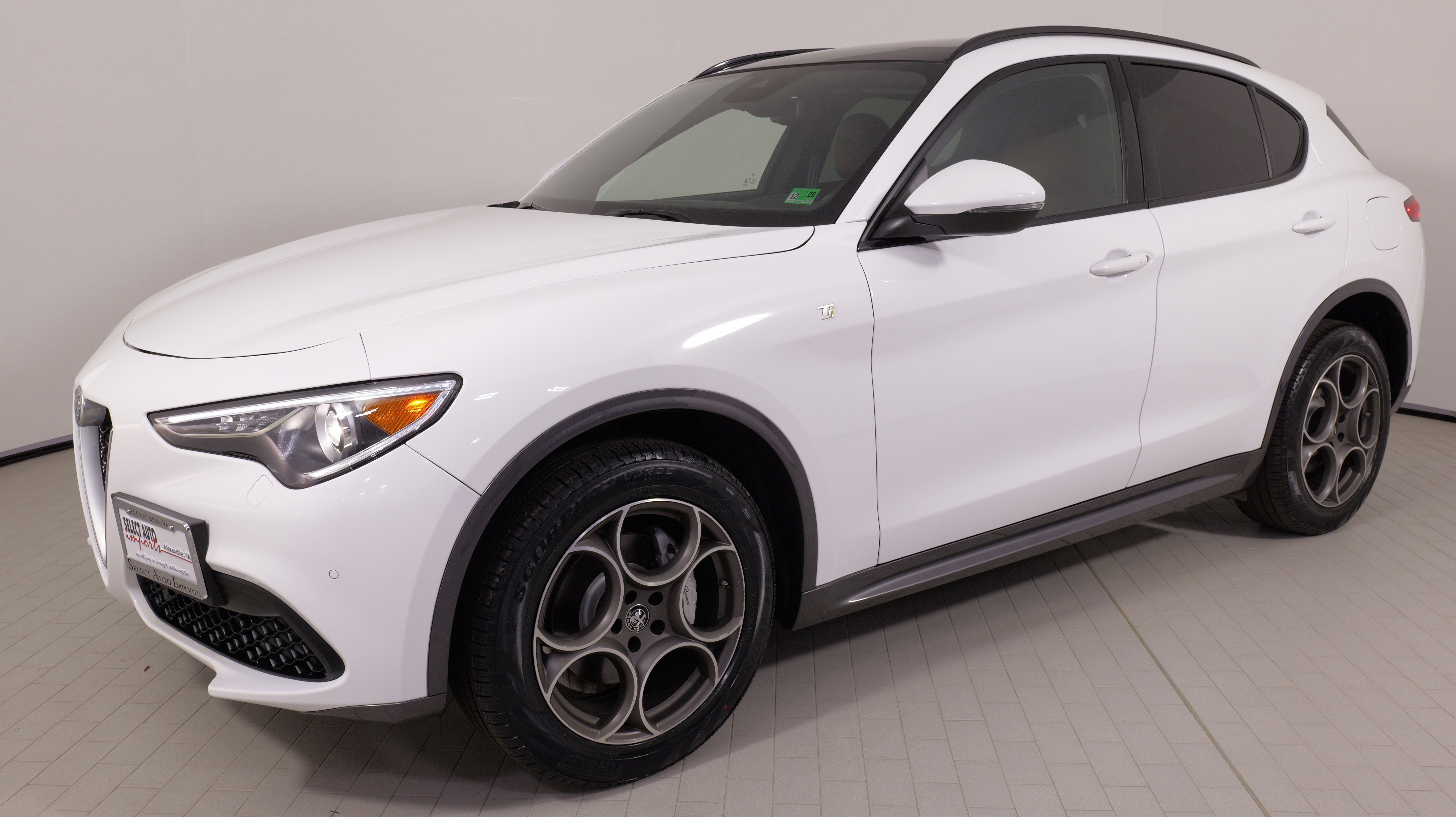 Used 2023 Alfa Romeo Stelvio Ti image 3
