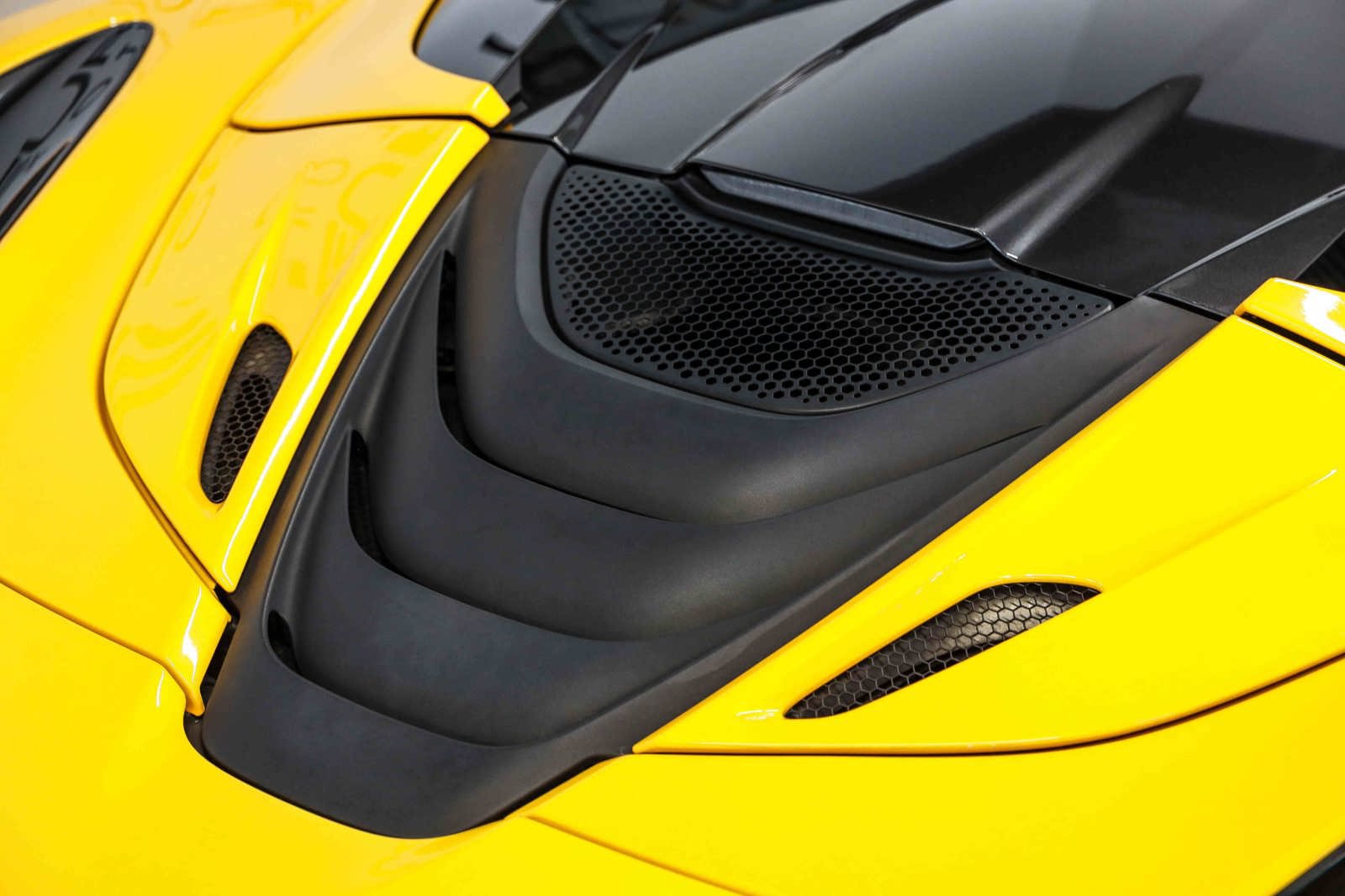Used 2022 McLaren 720S Performance RWD image 30