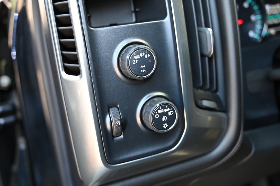 Used 2018 Chevrolet Silverado 1500 LTZ AWD/4WD image 22
