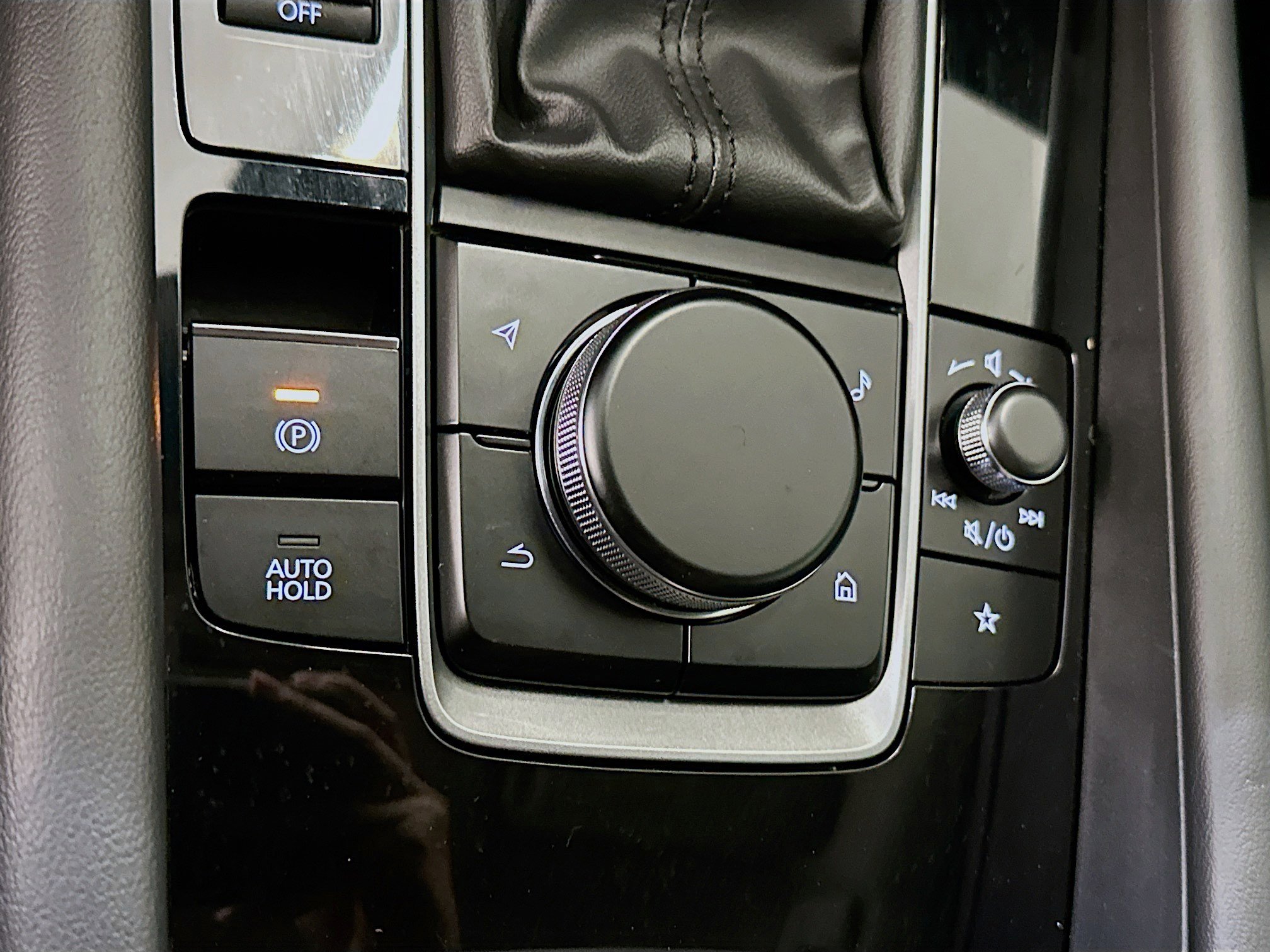 Used 2024 MAZDA MAZDA3 s image 26